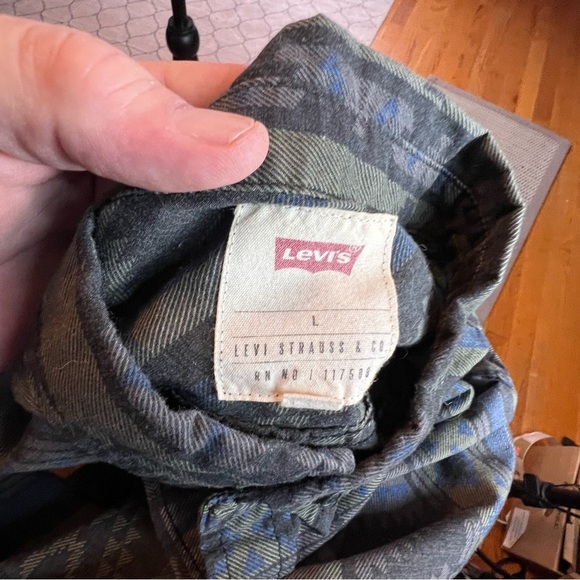 Levis Strauss & Co. Aztec Blue Long Sleeve Lightweight Large Shirt Button Down - Picture 5 of 6